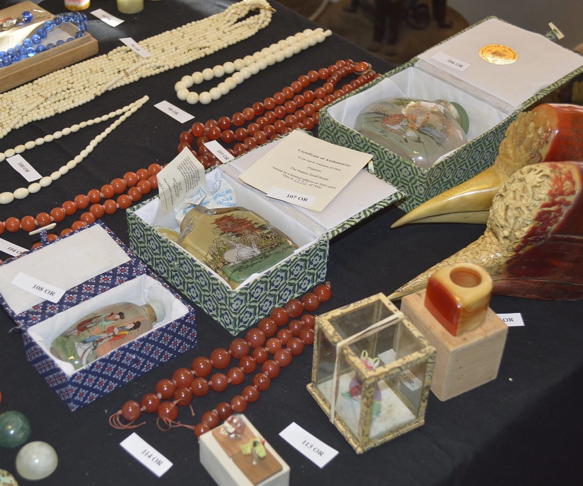 snuff-bottles-and-other-oriental-items-are-of-great-value