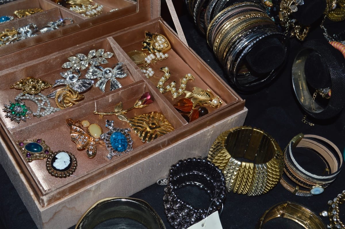maricopa-estate-sale-with-lots-of-costume-jewelry
