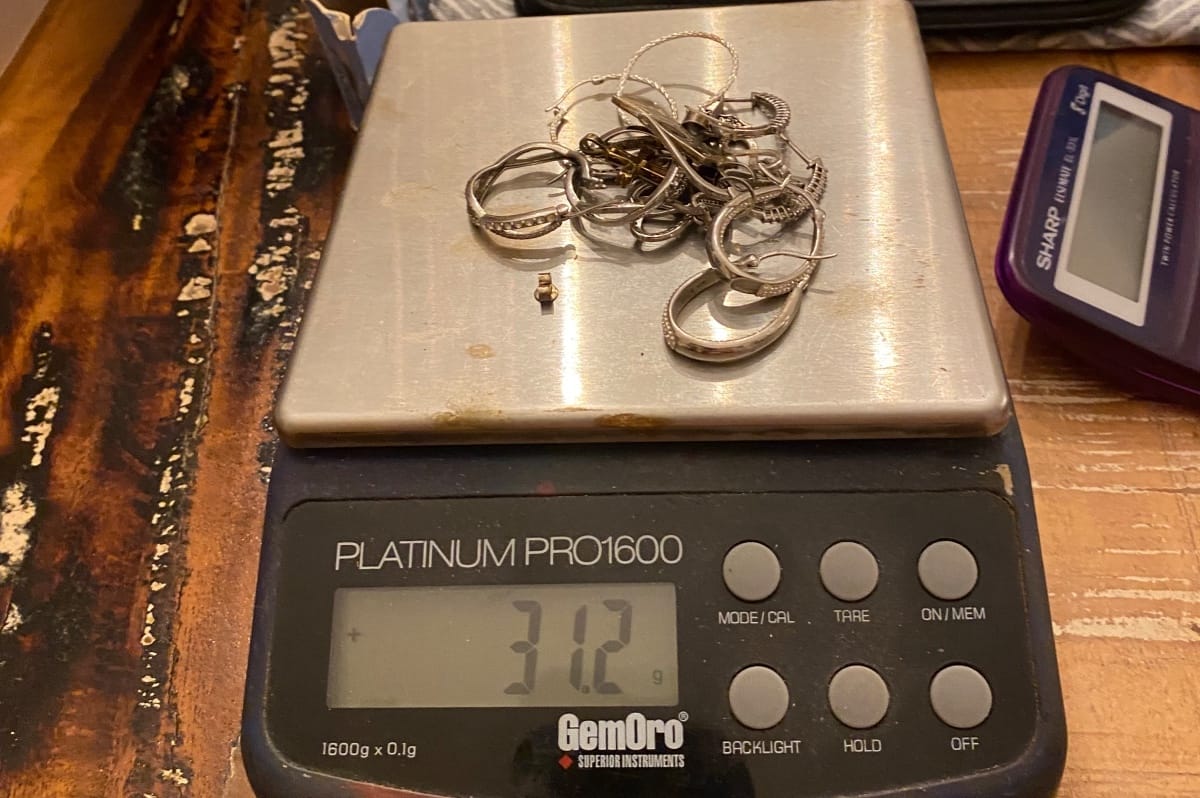 weighing-jewelry-for-price